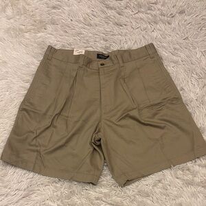 Dockers khakis pleated shorts NWT size 34